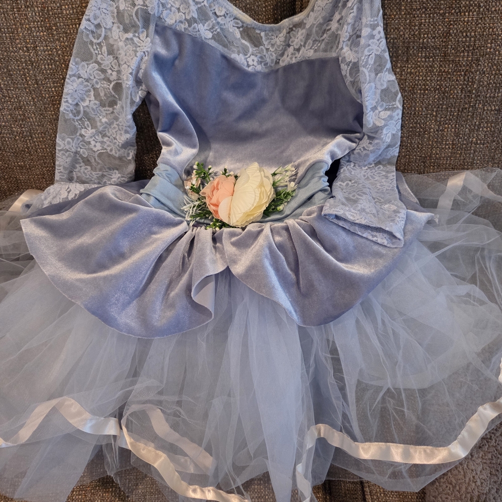Weissman Lavender Lace & Tulle Princess Dress with Floral Accent Size MC